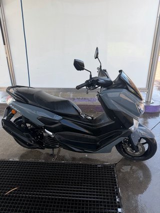 Yamaha NMAX Maxi Scooter Gris/Negro