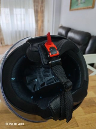 Casco de moto negro