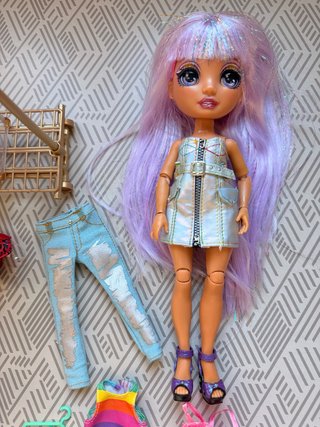 Muñeca Rainbow High con Ropa y Accesorios