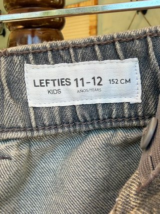 Gli pantaloni grigi con stelle per bambini