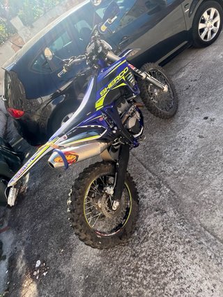 Moto Enduro/Motocross Azul y Negra