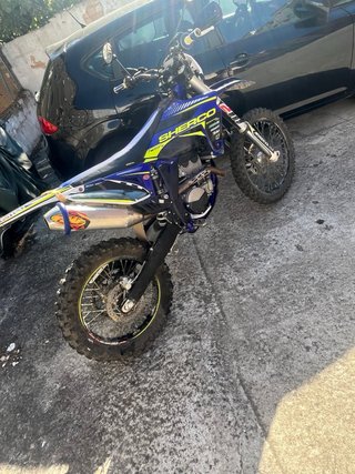 Moto Enduro/Motocross Azul y Negra