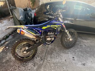 Moto Enduro/Motocross Azul y Negra