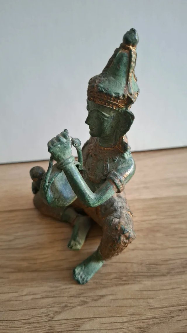 Figura decorativa tailandesa de metal