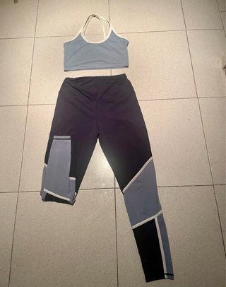 Conjunto deportivo mujer top y leggings