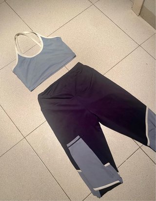 Conjunto deportivo mujer top y leggings