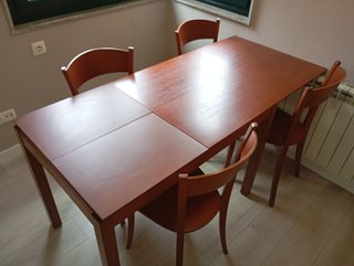 Mesa de cocina/comedor con 4 sillas