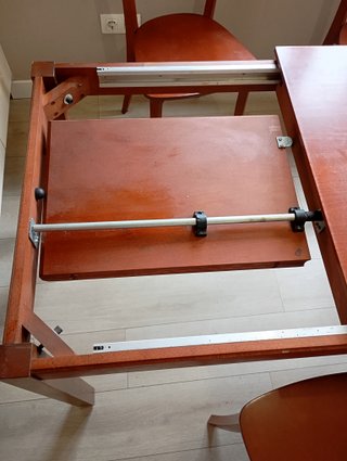 Mesa de cocina/comedor con 4 sillas