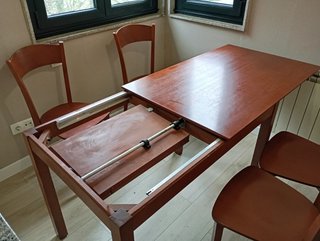 Mesa de cocina/comedor con 4 sillas