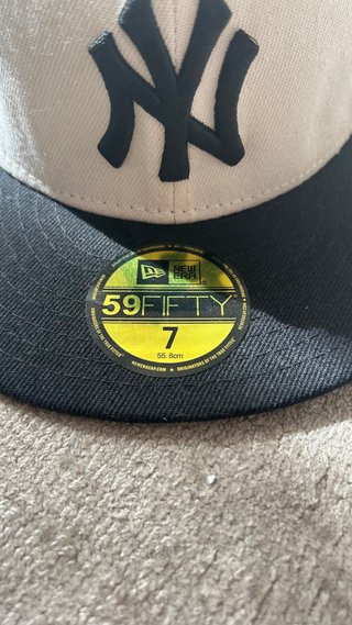 Gorra New Era Yankees Beige y Negra