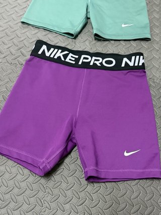 Mallas Nike Pro Verdes y Moradas