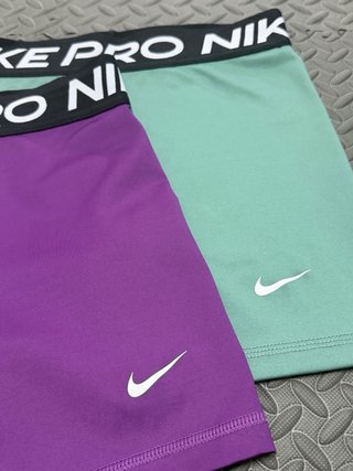 Mallas Nike Pro Verdes y Moradas