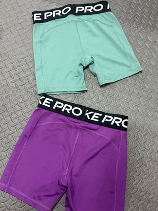 Mallas Nike Pro Verdes y Moradas