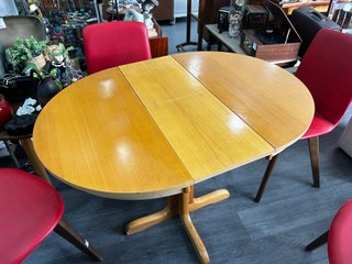 Mesa extensible redonda de madera