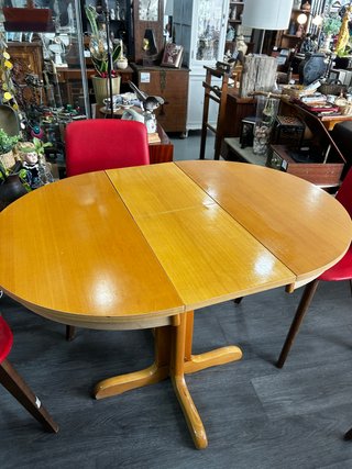 Mesa extensible redonda de madera
