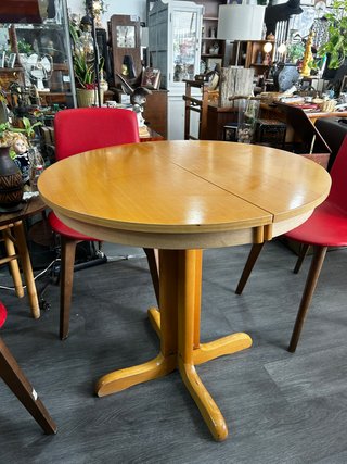 Mesa extensible redonda de madera