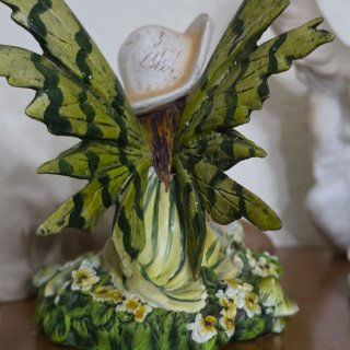 Figura Hada Verde con Flores
