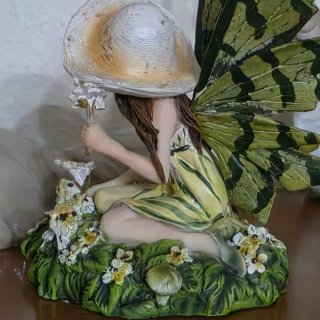 Figura Hada Verde con Flores