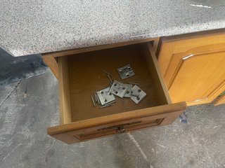 Cocina modular de madera y piedra