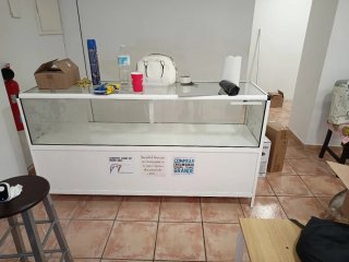 Vitrina mostrador cristal y metal