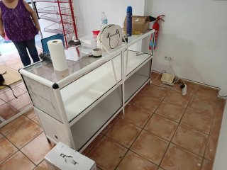 Vitrina mostrador cristal y metal