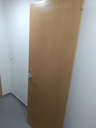 Puerta de interior madera clara