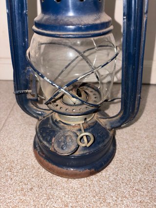 Lámpara de aceite azul y transparente