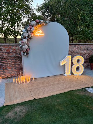 Número 18 Luminoso 1 Metro