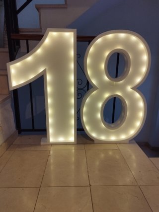 Número 18 Luminoso 1 Metro