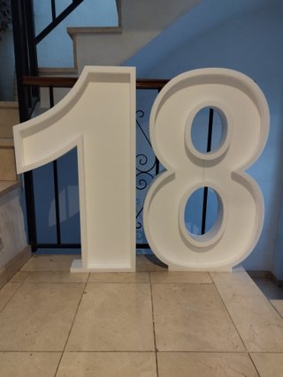 Número 18 Luminoso 1 Metro