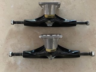 Ejes Skate Mini Logo 7.63