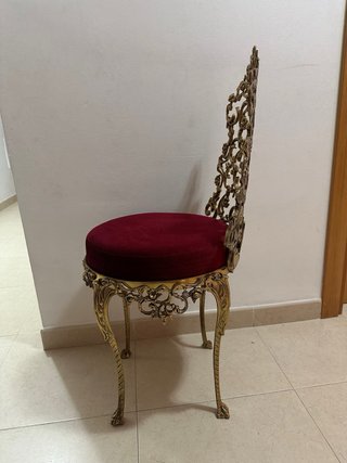 Sillas Vintage Bronce y Tela Roja. Barroca