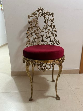 Sillas Vintage Bronce y Tela Roja. Barroca