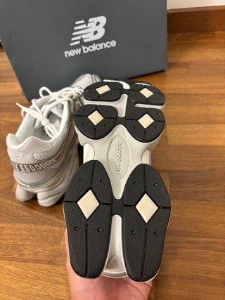 New Balance 9060 Tg. 46,5 Argento/Bianco