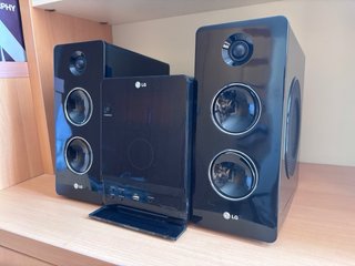 Microcadena LG FA162 160W con altavoces y mando