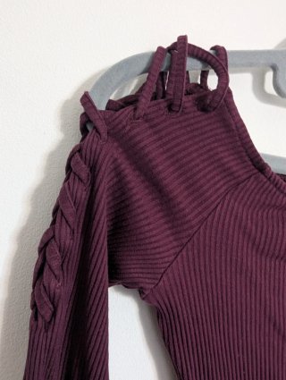 Body Bershka canelado tom bordeaux