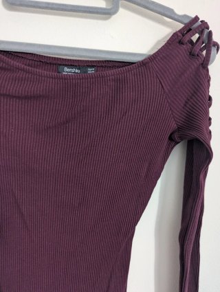 Body Bershka canelado tom bordeaux