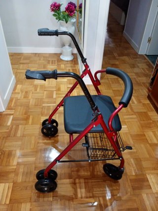 Andador cuatro ruedas, plegable, asiento y cesta