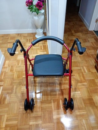 Andador cuatro ruedas, plegable, asiento y cesta