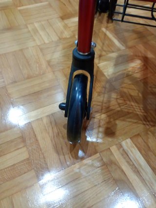 Andador cuatro ruedas, plegable, asiento y cesta