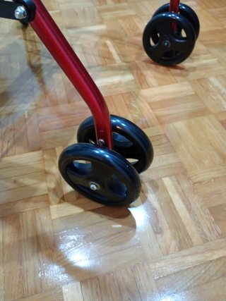Andador cuatro ruedas, plegable, asiento y cesta
