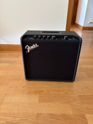 Amplificador Fender Mustang LT25
