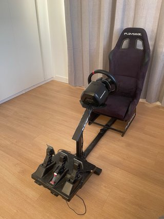 Silla Playseat con volante thrustmaster para Ps5/4