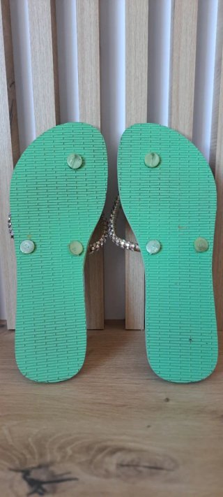 Havaianas personalizadas con pedrería