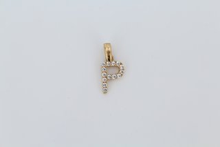 Colgante Letra P Oro 18k y Circonitas. R:03-00106.
