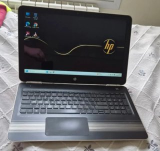 Ordenador portátil HP Pavilion 15-au030wm dorado