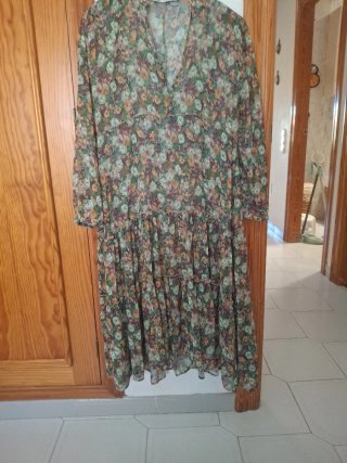 Vestido Zara floral midi