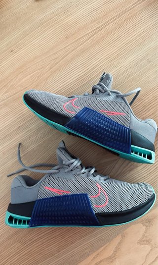 Nike Metcon 9 Gris y Turquesa