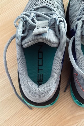 Nike Metcon 9 Gris y Turquesa