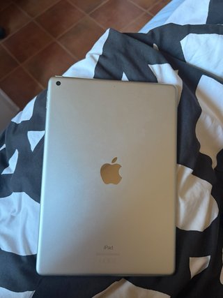 iPad 8ª Gen 32g Plateado con Funda Teclado